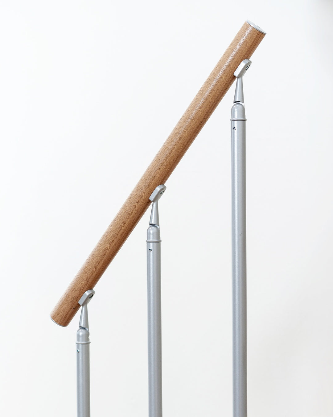 Treppe Dublin, Ahorn, Treppenlauf gerade, perlgrau, Einzelstabgeländer