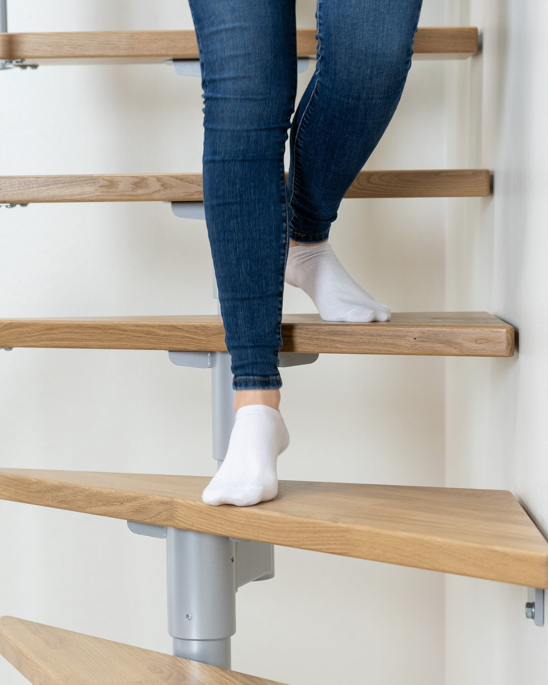 Treppe Dublin, Eiche, Treppenlauf 1/2, perlgrau, Einzelstabgeländer