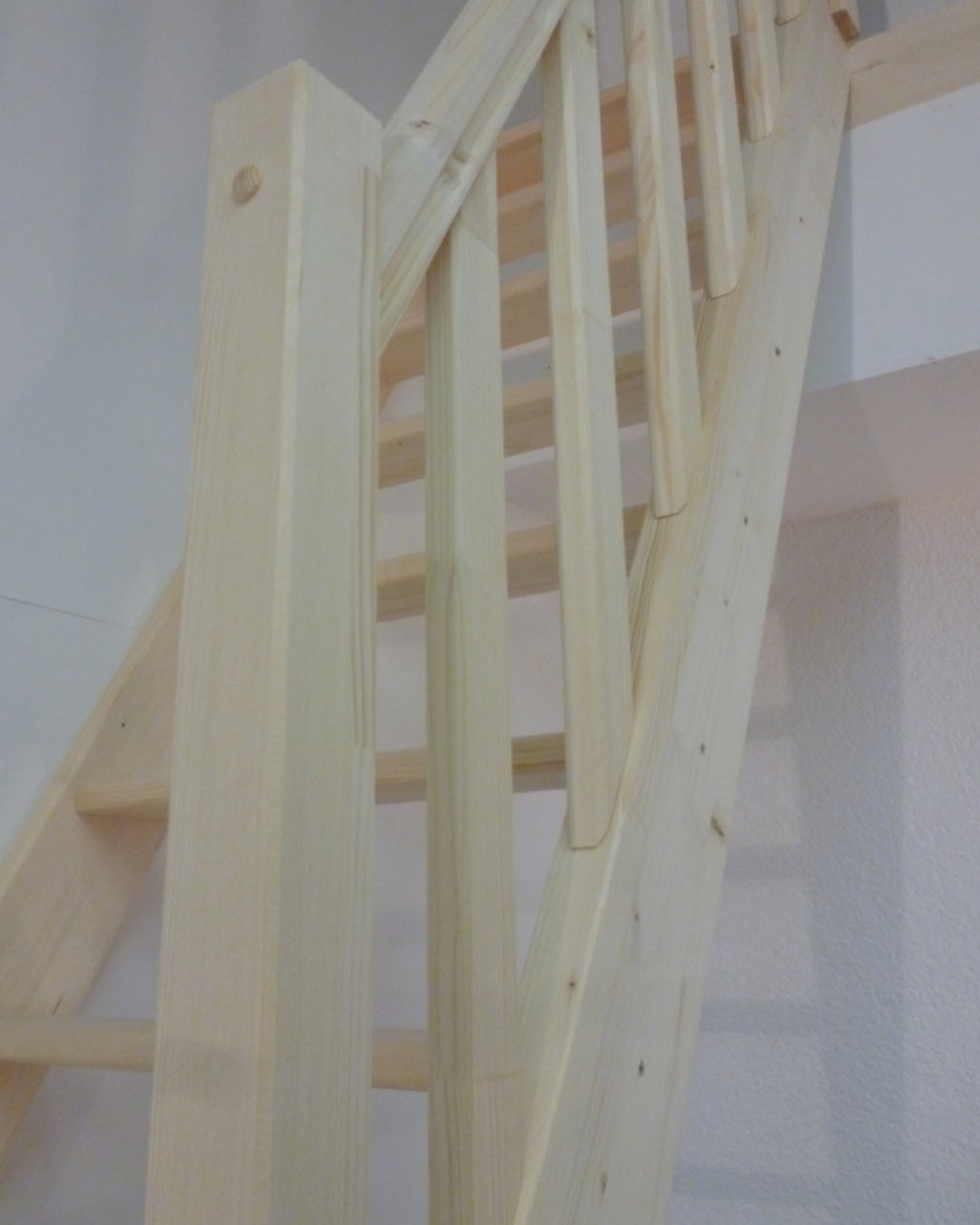 Raumspartreppe Paderborn Fichte - 1/4 gewendelt rechts